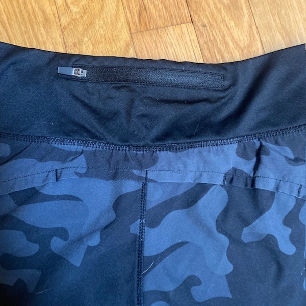 Treign Womens Medium Gray and Black Camo Athletic Running Shorts - Picture 4 of 5